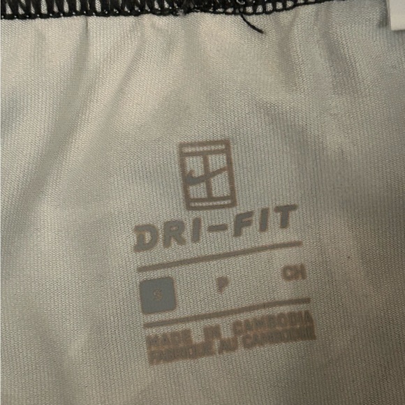 Nike Dri-FIT Twnnis Skirt in Black Mesh/ Floral Shorts - Picture 6 of 6